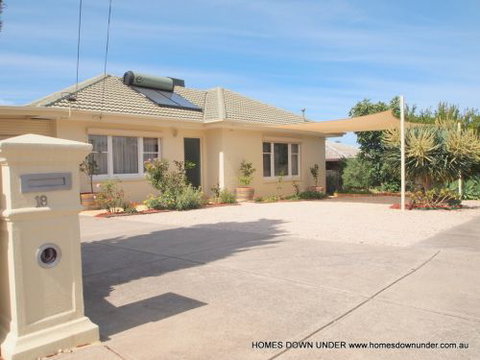 Homes Down Under - Accommodation Redcliffe 3