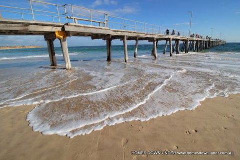 Homes Down Under - Accommodation Redcliffe 6