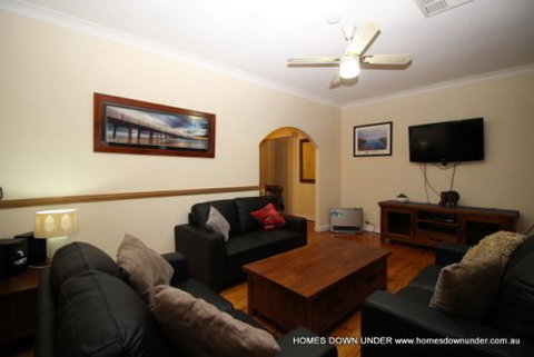 Homes Down Under - Accommodation Redcliffe 9