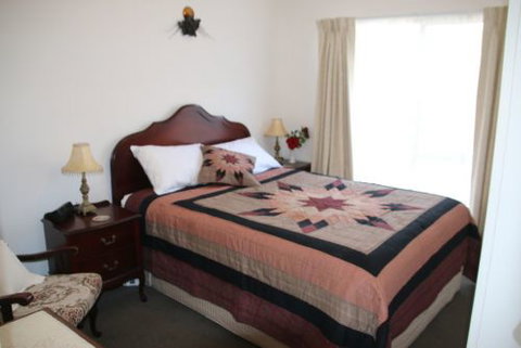 Donkey Tales Farm Cottages - Accommodation Redcliffe 3