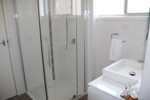 Donkey Tales Farm Cottages - Accommodation Redcliffe 5