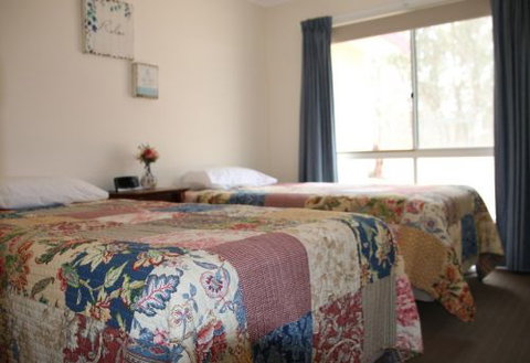 Donkey Tales Farm Cottages - Accommodation Redcliffe 8