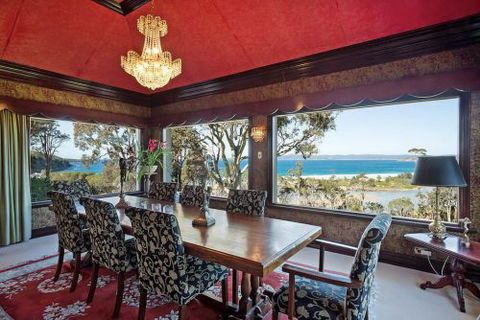 Eden Holiday Rentals - Accommodation Redcliffe 1