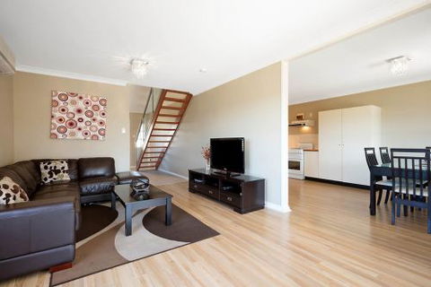Eden Holiday Rentals - Accommodation Redcliffe 3