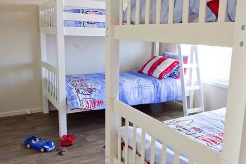 Coral Sands Luxury Beach House - Accommodation Redcliffe 5