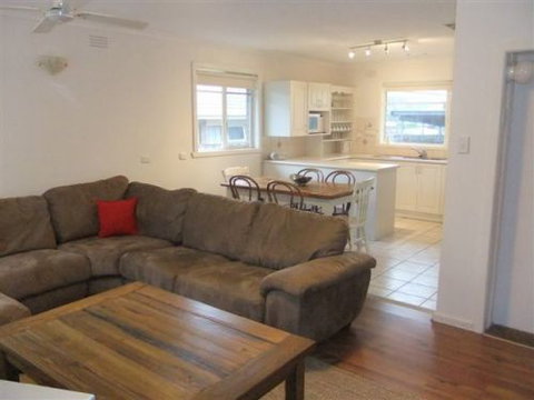 Rosebud Beach House On Kennington - Accommodation Redcliffe 0