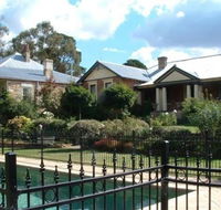 Chapel House - Accommodation Redcliffe