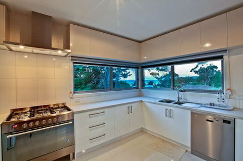 MORNINGTON PENINSULA ACCOMMODATION BEACH HOUSE - Accommodation Redcliffe 1
