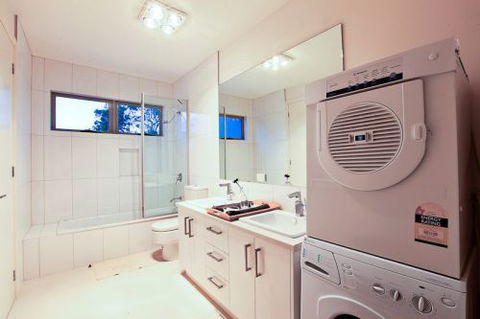 MORNINGTON PENINSULA ACCOMMODATION BEACH HOUSE - Accommodation Redcliffe 4
