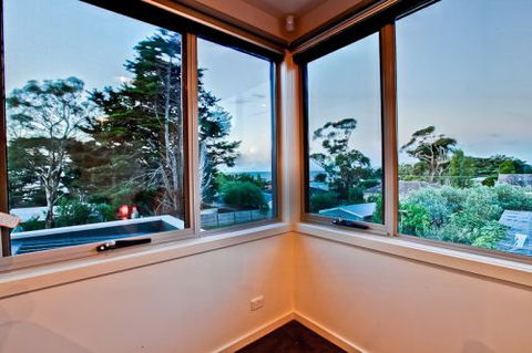 MORNINGTON PENINSULA ACCOMMODATION BEACH HOUSE - Accommodation Redcliffe 6
