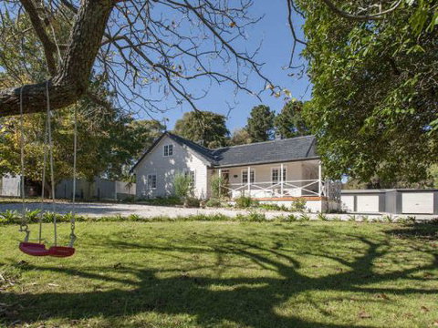 Sutton House - Accommodation Redcliffe 0