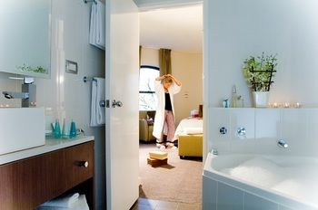 Amora Riverwalk Melbourne - Accommodation Redcliffe 3