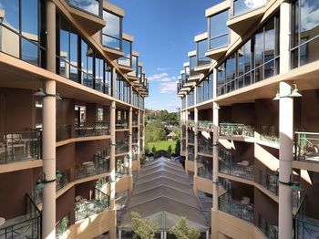 Amora Riverwalk Melbourne - Accommodation Redcliffe 12