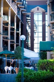 Amora Riverwalk Melbourne - Accommodation Redcliffe 14