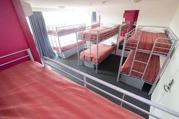 Base Backpackers Melbourne Hostel - Accommodation Redcliffe 4