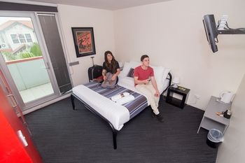 Base Backpackers Melbourne Hostel - Accommodation Redcliffe 5