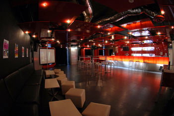 Base Backpackers Melbourne Hostel - Accommodation Redcliffe 8