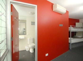 Base Backpackers Melbourne Hostel - Accommodation Redcliffe 11