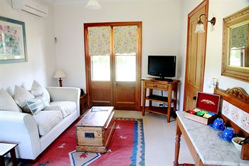 Carriages Boutique Hotel - Accommodation Redcliffe 9