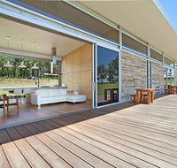 The Longhouse - Accommodation Redcliffe