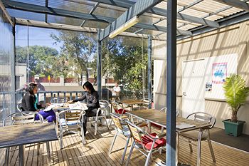 Cambridge Lodge - Hostel/Backpacker - Accommodation Redcliffe 8
