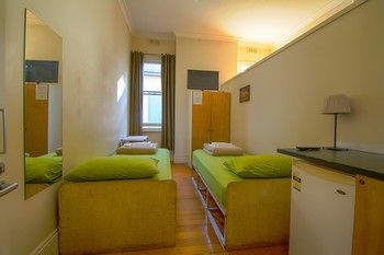 Cambridge Lodge - Hostel/Backpacker - Accommodation Redcliffe 11