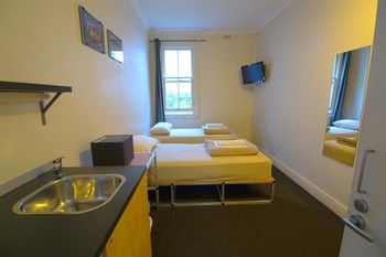 Cambridge Lodge - Hostel/Backpacker - Accommodation Redcliffe 12