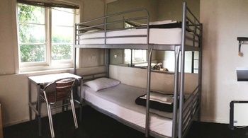 Cambridge Lodge - Hostel/Backpacker - Accommodation Redcliffe 24