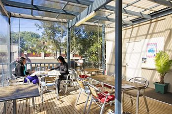 Cambridge Lodge - Hostel/Backpacker - Accommodation Redcliffe 0