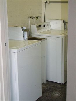 Cambridge Lodge - Hostel/Backpacker - Accommodation Redcliffe 2