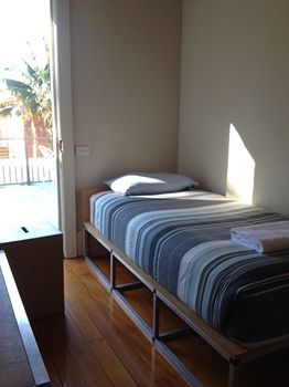 Cambridge Lodge - Hostel/Backpacker - Accommodation Redcliffe 4