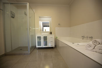 De'Vine Escape - Accommodation Redcliffe 11