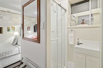 Eden Lodge - Accommodation Redcliffe 3