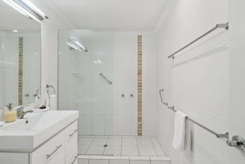 Eden Lodge - Accommodation Redcliffe 4