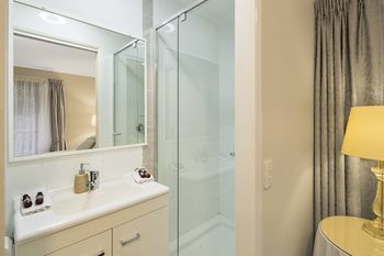 Eden Lodge - Accommodation Redcliffe 5
