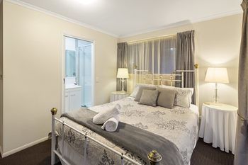 Eden Lodge - Accommodation Redcliffe 11