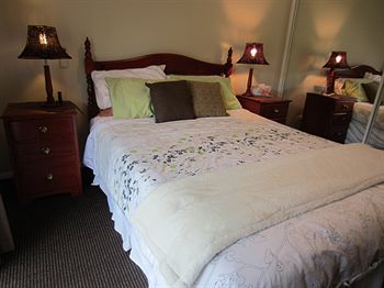 Eden Lodge - Accommodation Redcliffe 0