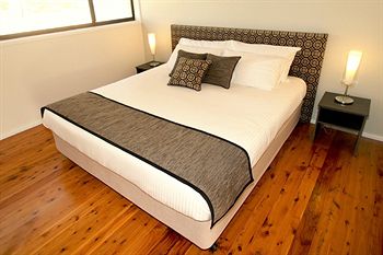 Wine Country Villas - Accommodation Redcliffe 0