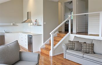 Wine Country Villas - Accommodation Redcliffe 1