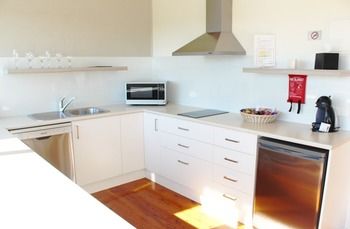 Wine Country Villas - Accommodation Redcliffe 18