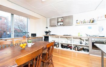 Barkly Backpackers - Hostel - Accommodation Redcliffe 2