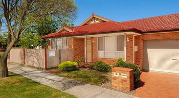 Waverley Corporate Townhouses - Accommodation Redcliffe 1