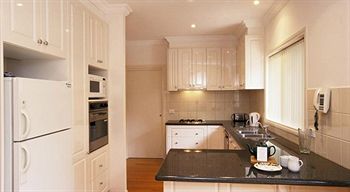 Waverley Corporate Townhouses - Accommodation Redcliffe 4