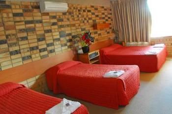 Palms Hotel Motel Chullora - Accommodation Redcliffe 0