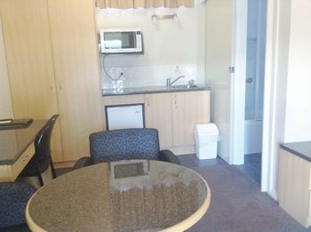 Ashton Townhouse Motel And Suites - Accommodation Redcliffe 4