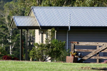 Yabbaloumba Retreat - Accommodation Redcliffe 0