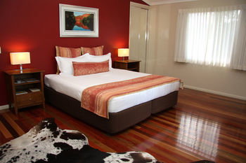 Yabbaloumba Retreat - Accommodation Redcliffe 19