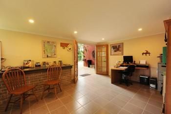 Rooftops Bed & Breakfast - Accommodation Redcliffe 4