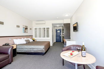 Macquarie Inn - Accommodation Redcliffe 11