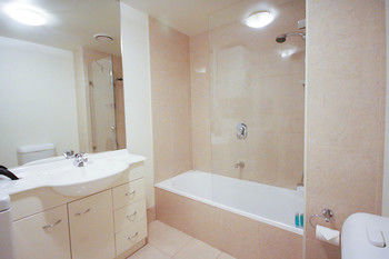 Amazing City Apartment - Accommodation Redcliffe 6